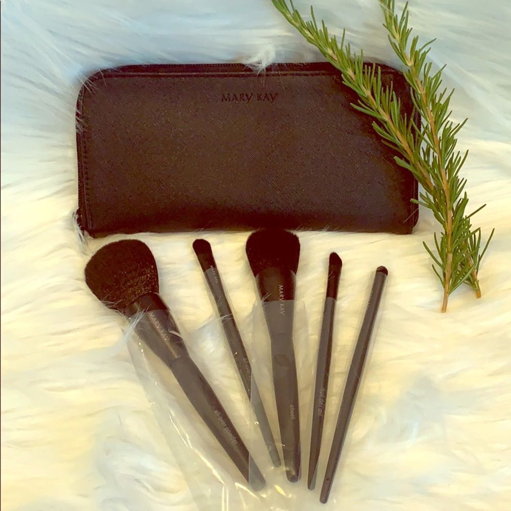 Mary Kay Essentials brush set collection